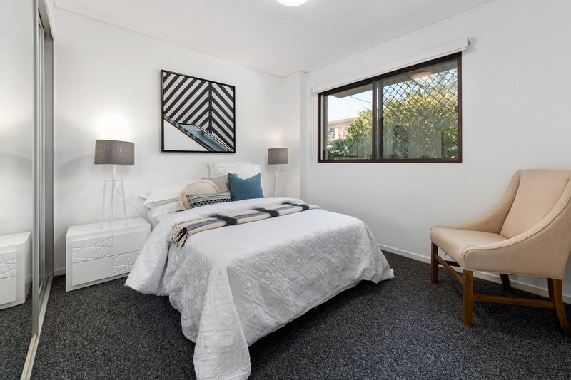 Photo - 2/6-8 Banksia Road, Caringbah NSW 2229 - Image 5