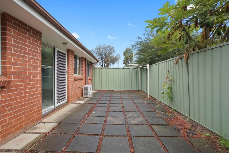 Photo - 2/6-8 Second Ave , Macquarie Fields NSW 2564 - Image 7