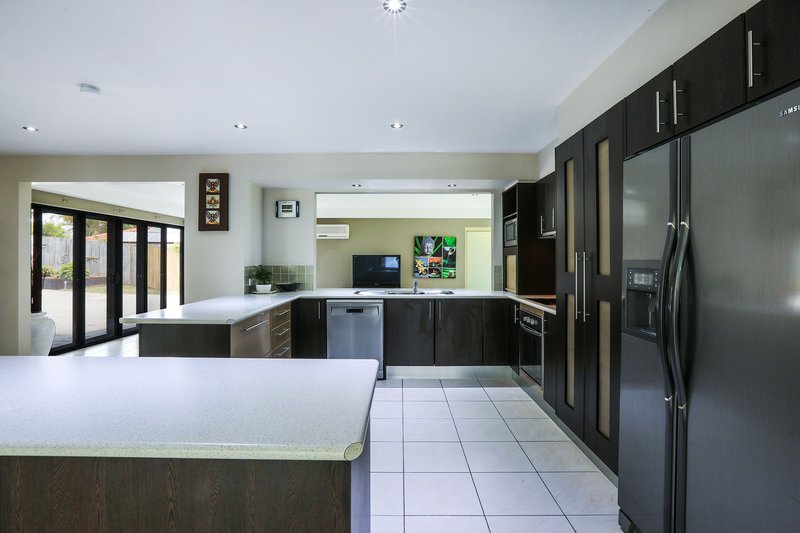 Photo - 26 Aberdeen Court, Highland Park QLD 4211 - Image 9