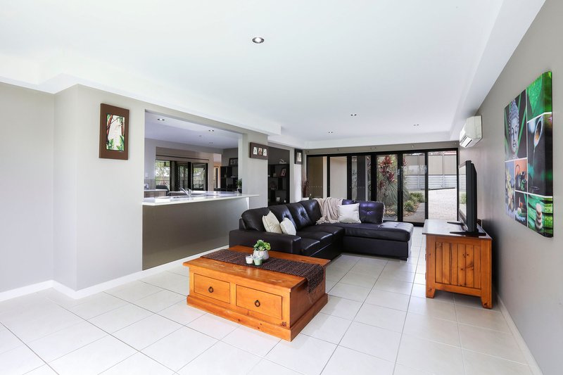 Photo - 26 Aberdeen Court, Highland Park QLD 4211 - Image 13