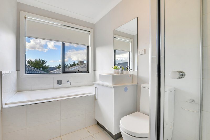 Photo - 26 Abloom View, Mickleham VIC 3064 - Image 12