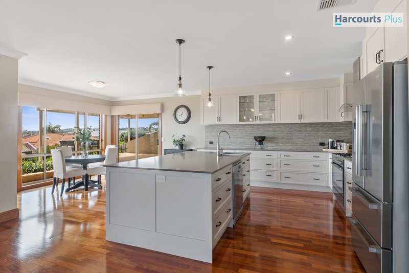 Photo - 26 Albatross Walk, Hallett Cove SA 5158 - Image 6