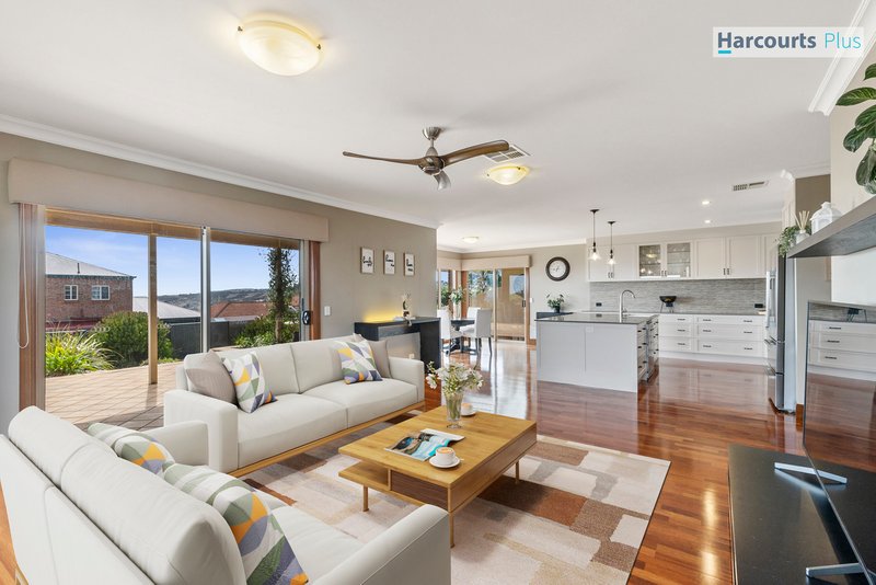 Photo - 26 Albatross Walk, Hallett Cove SA 5158 - Image 8