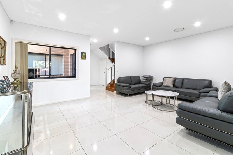 Photo - 26 Alexander Street, Smithfield NSW 2164 - Image 3