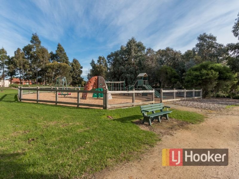 Photo - 26 Allemby Drive, Cranbourne West VIC 3977 - Image 14