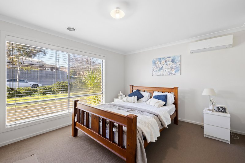 Photo - 26 Almondsbury Avenue, Berwick VIC 3806 - Image 4