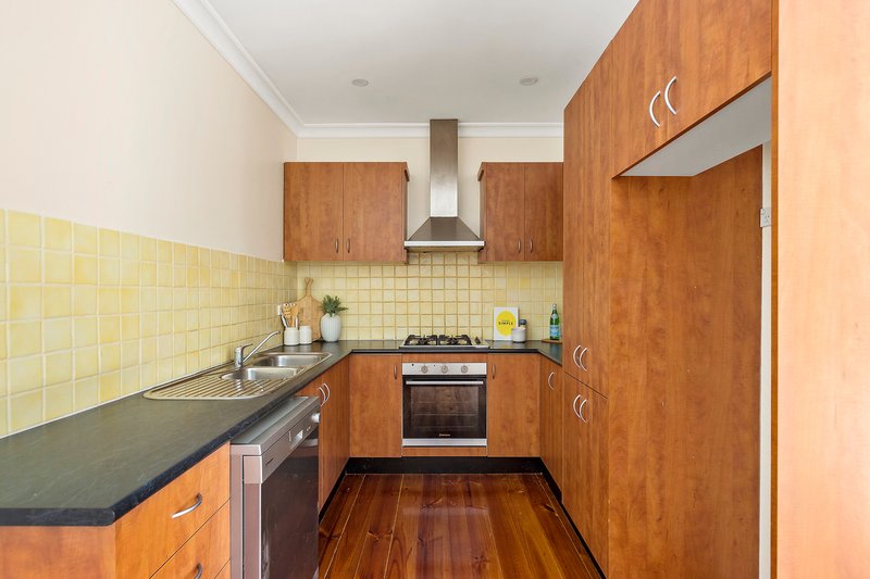 Photo - 2/6 Alpine Grove, Pascoe Vale VIC 3044 - Image 3