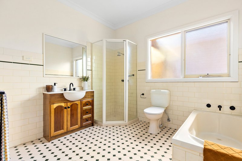 Photo - 2/6 Alpine Grove, Pascoe Vale VIC 3044 - Image 6