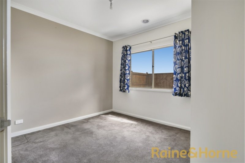 Photo - 26 Annecy Blvd , Plumpton VIC 3335 - Image 11