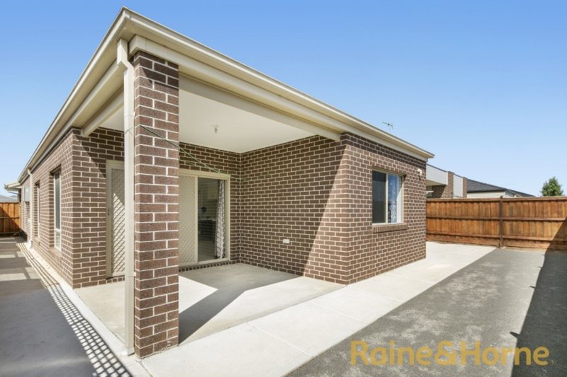 Photo - 26 Annecy Blvd , Plumpton VIC 3335 - Image 12