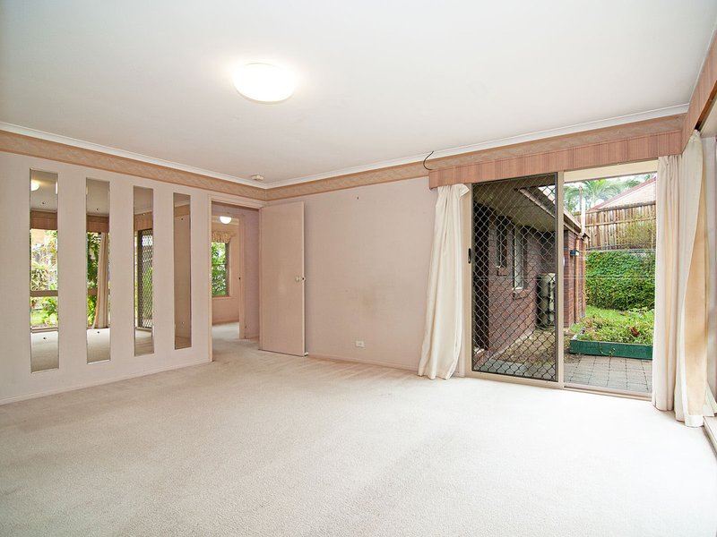 Photo - 26 Avondale Road, Sinnamon Park QLD 4073 - Image 11