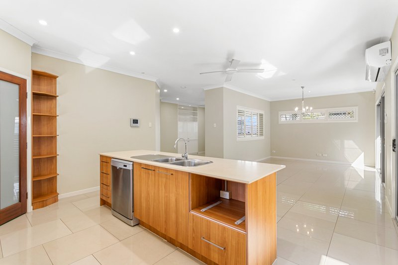 Photo - 26 Ballesteros Street, North Lakes QLD 4509 - Image 3