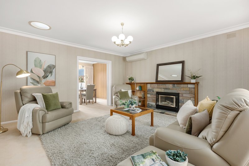 Photo - 26 Barter Crescent, Forest Hill VIC 3131 - Image 2