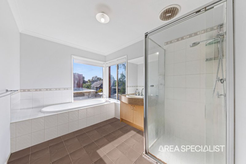 Photo - 26 Barwon Drive, Pakenham VIC 3810 - Image 9