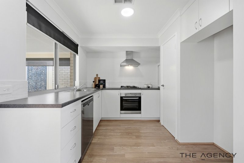 Photo - 26 Belcastro Way, Madeley WA 6065 - Image 7