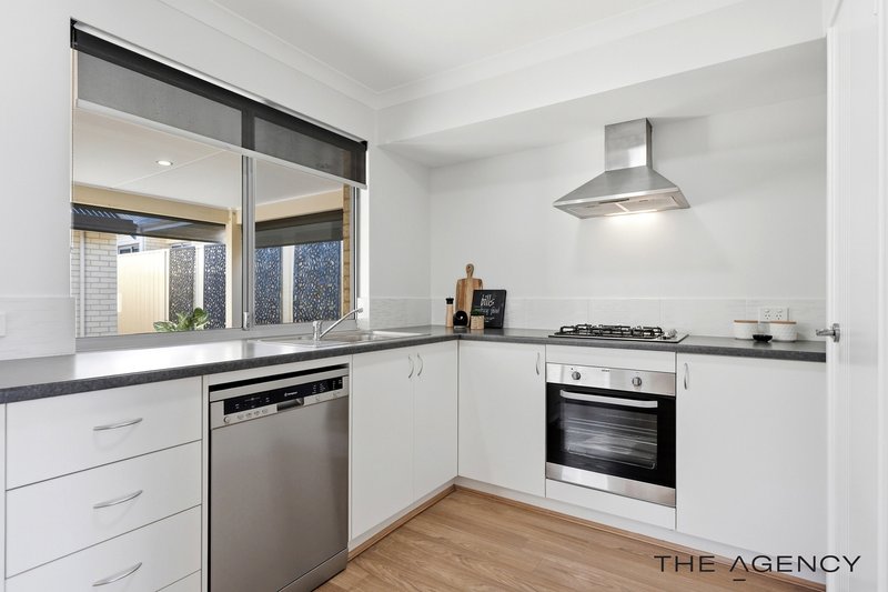 Photo - 26 Belcastro Way, Madeley WA 6065 - Image 8