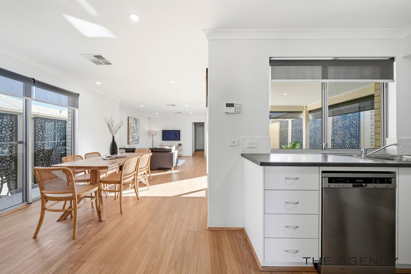 Photo - 26 Belcastro Way, Madeley WA 6065 - Image 9