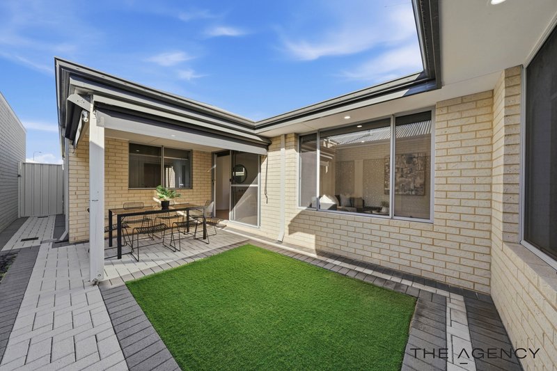 Photo - 26 Belcastro Way, Madeley WA 6065 - Image 13