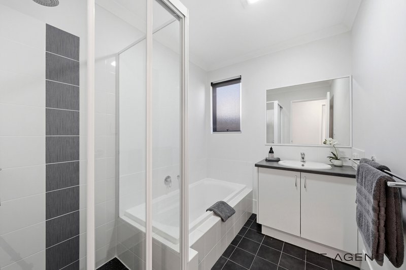 Photo - 26 Belcastro Way, Madeley WA 6065 - Image 17