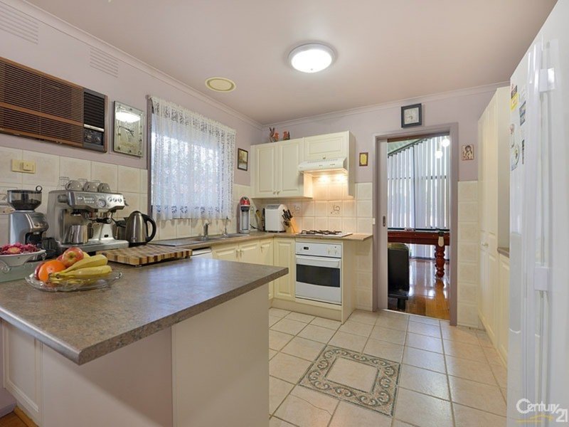 Photo - 26 Bellavista Crescent, Clayton South VIC 3169 - Image 3