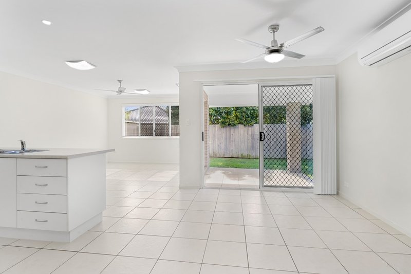 Photo - 26 Bellenden Street, North Lakes QLD 4509 - Image 2