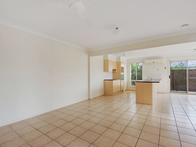 Photo - 2/6 Belongil Street, Pacific Pines QLD 4211 - Image 4