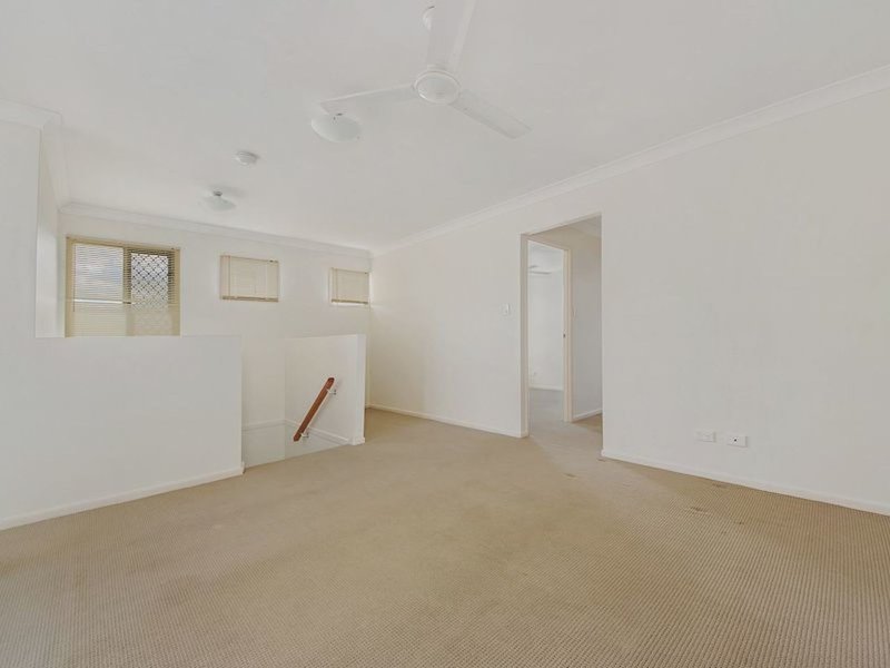 Photo - 2/6 Belongil Street, Pacific Pines QLD 4211 - Image 5