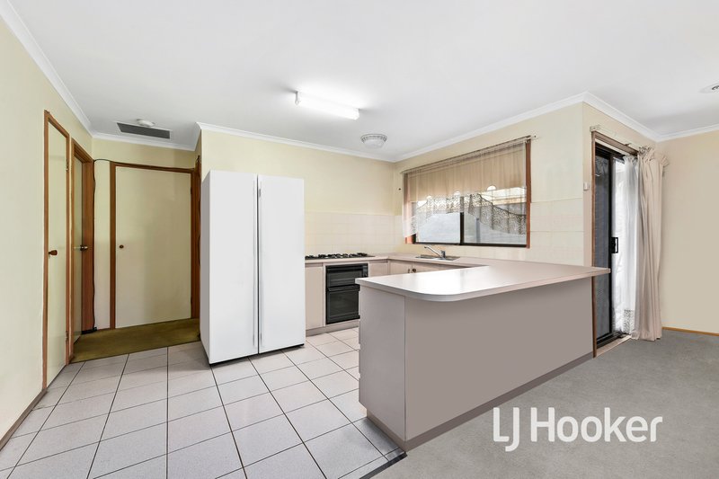 Photo - 26 Benambra Way, Hampton Park VIC 3976 - Image 4