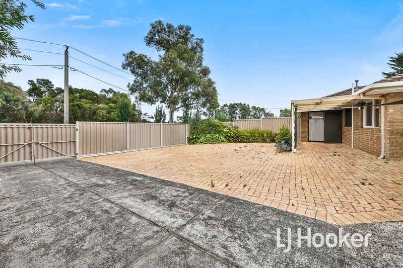 Photo - 26 Benambra Way, Hampton Park VIC 3976 - Image 10