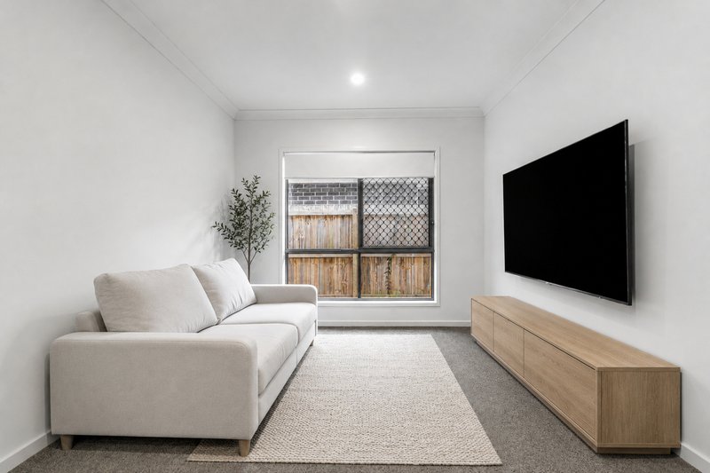 Photo - 26 Birchwood Street, Park Ridge QLD 4125 - Image 7