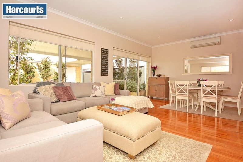 Photo - 26 Biterax Elbow , Banksia Grove WA 6031 - Image 2