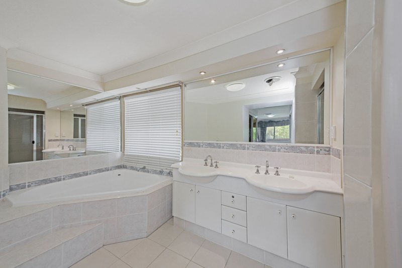 Photo - 26 Blackbutt Place, Brookfield QLD 4069 - Image 5