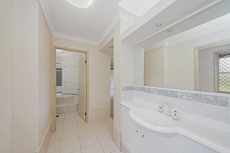 Photo - 26 Blackbutt Place, Brookfield QLD 4069 - Image 6