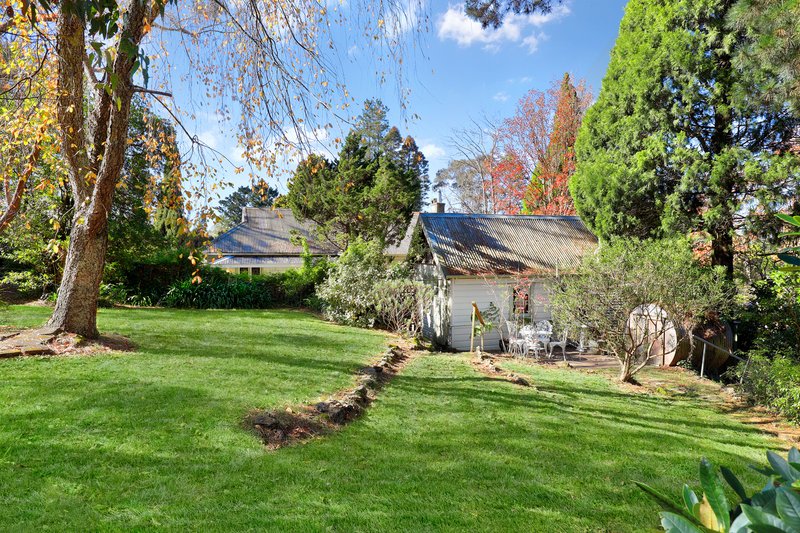 Photo - 26 Blaxland Road, Wentworth Falls NSW 2782 - Image 8