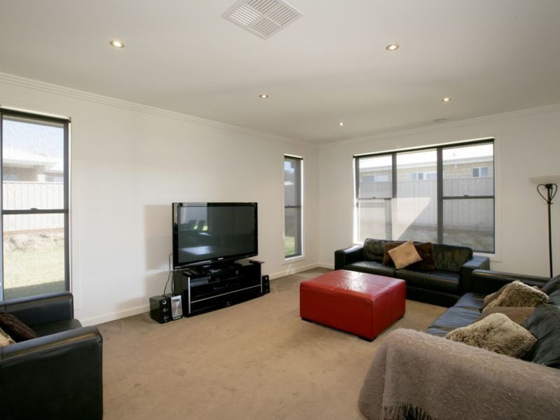 Photo - 26 Bogong Crescent, Tatton NSW 2650 - Image 4