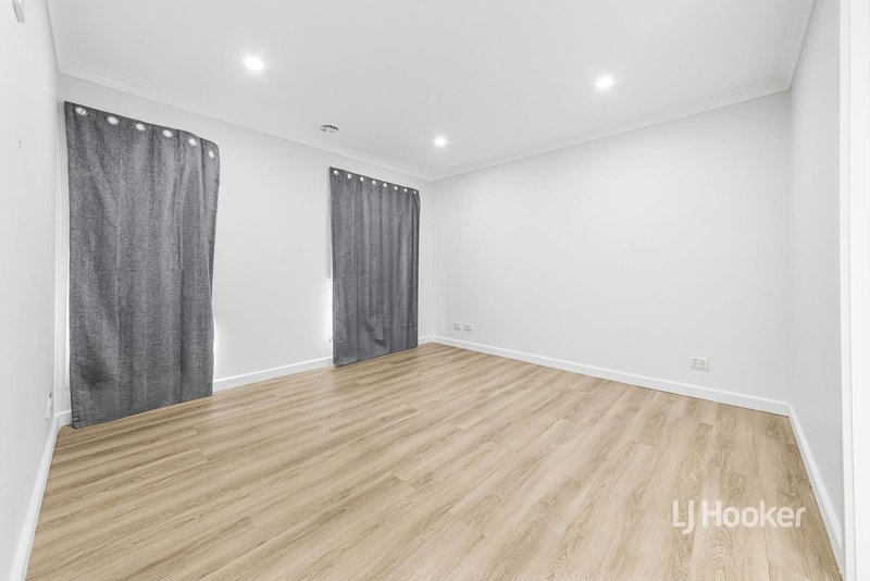 Photo - 26 Bolivar Esplanade, Truganina VIC 3029 - Image 2