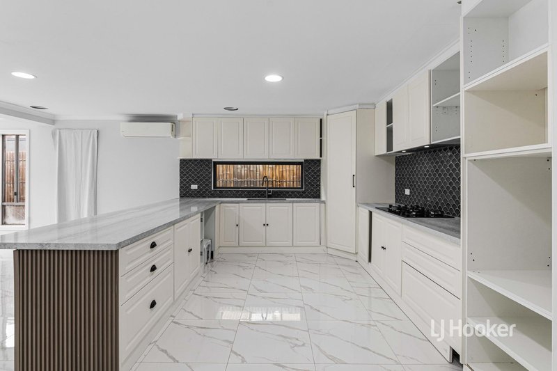 Photo - 26 Bolivar Esplanade, Truganina VIC 3029 - Image 5