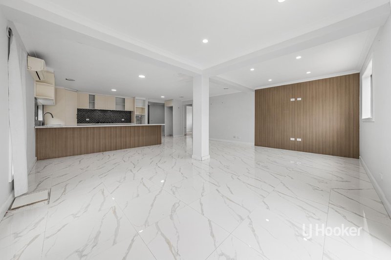 Photo - 26 Bolivar Esplanade, Truganina VIC 3029 - Image 6