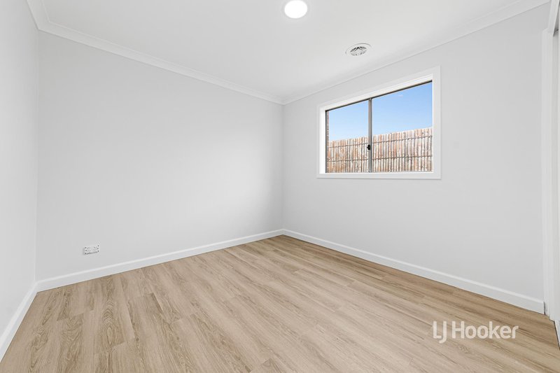 Photo - 26 Bolivar Esplanade, Truganina VIC 3029 - Image 9