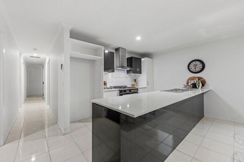 Photo - 26 Botany Way, Pakenham VIC 3810 - Image 5