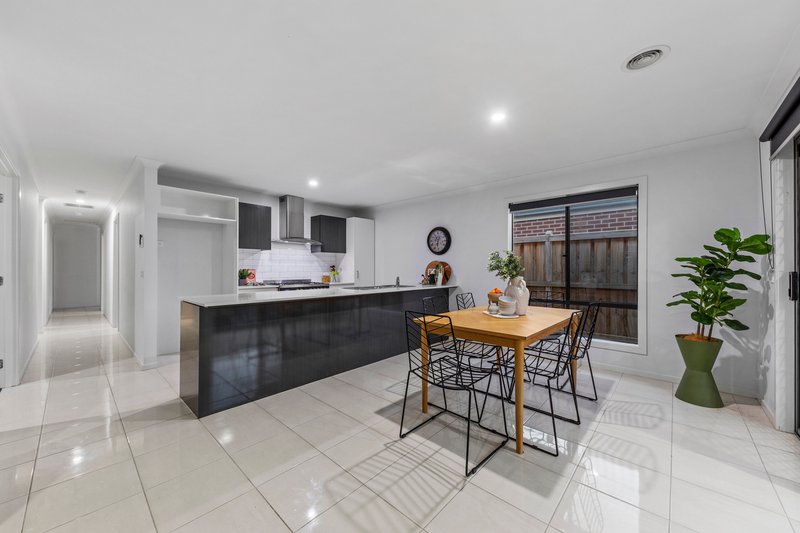 Photo - 26 Botany Way, Pakenham VIC 3810 - Image 6