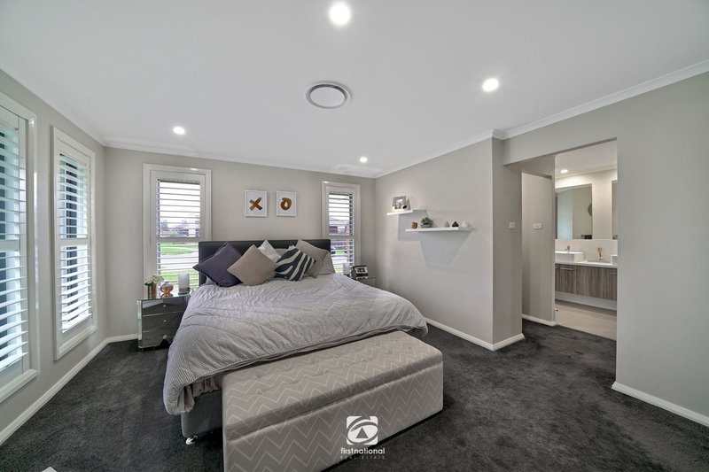 Photo - 26 Bourne Ridge, Oran Park NSW 2570 - Image 9