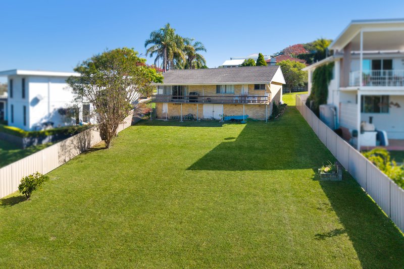 Photo - 26 Braemar Drive, Wamberal NSW 2260 - Image 2