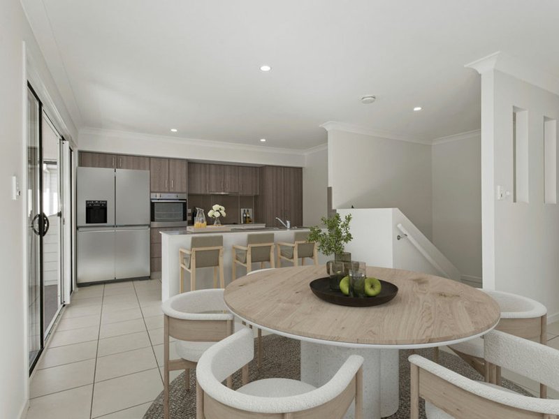 Photo - 26 Brampton Crescent, Springfield Lakes QLD 4300 - Image 3