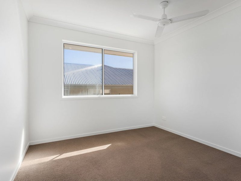 Photo - 26 Brampton Crescent, Springfield Lakes QLD 4300 - Image 11