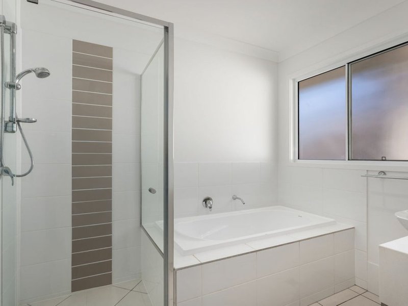 Photo - 26 Brampton Crescent, Springfield Lakes QLD 4300 - Image 12