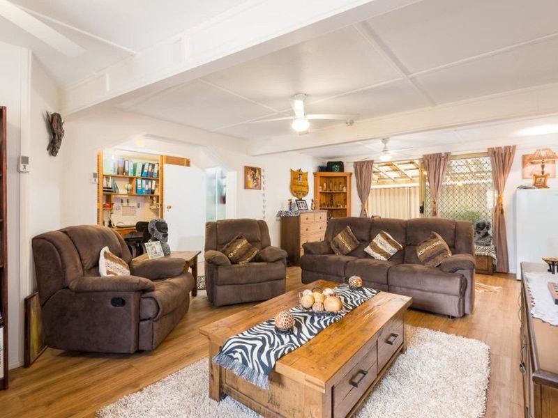 Photo - 26 Brennan Parade, Strathpine QLD 4500 - Image 6