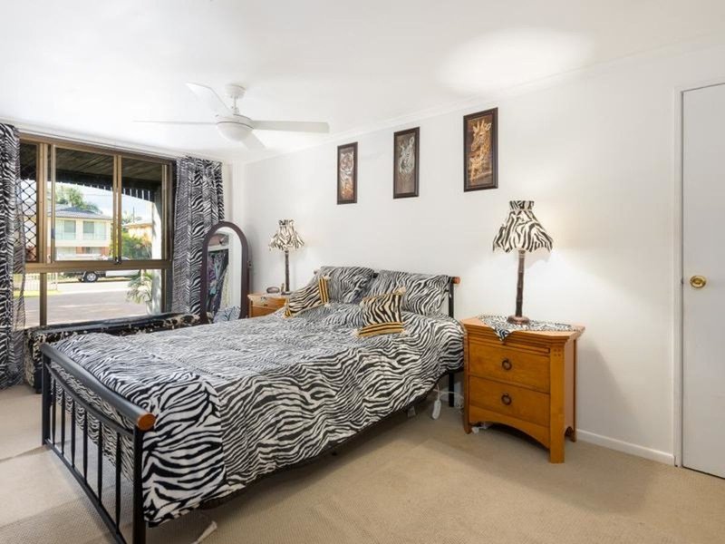 Photo - 26 Brennan Parade, Strathpine QLD 4500 - Image 8