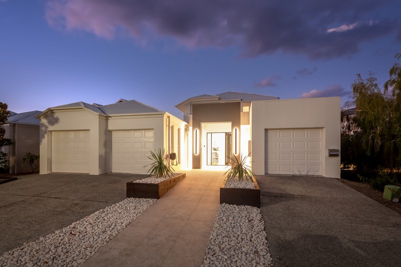 Photo - 26 Brindabella Close, Coomera Waters QLD 4209 - Image 4