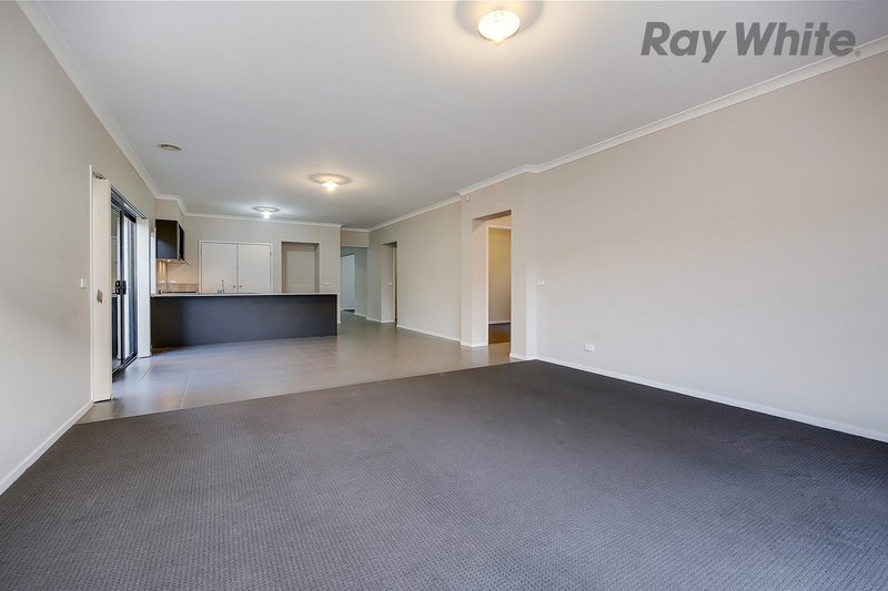 Photo - 26 Broadway , Caroline Springs VIC 3023 - Image 6